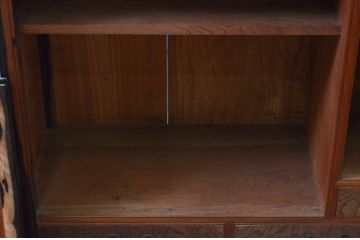 和製アンティーク　三方欅(ケヤキ)材　前面玉杢　黒柿材の縁がアクセントの茶箪笥(収納棚、戸棚、茶棚、サイドキャビネット)(R-078067)
