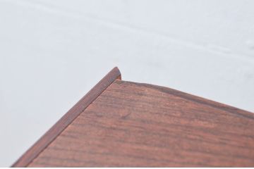 和製アンティーク　三方欅(ケヤキ)材　前面玉杢　黒柿材の縁がアクセントの茶箪笥(収納棚、戸棚、茶棚、サイドキャビネット)(R-078067)