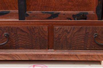 和製アンティーク　三方欅(ケヤキ)材　前面玉杢　黒柿材の縁がアクセントの茶箪笥(収納棚、戸棚、茶棚、サイドキャビネット)(R-078067)