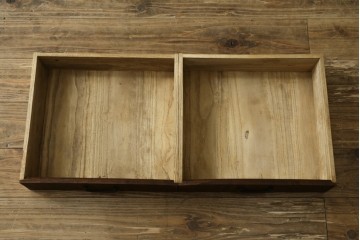 和製アンティーク　三方欅(ケヤキ)材　前面玉杢　黒柿材の縁がアクセントの茶箪笥　(R-078067)