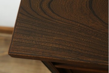 和製アンティーク　三方欅(ケヤキ)材　前面玉杢　黒柿材の縁がアクセントの茶箪笥　(R-078067)
