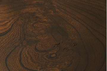 和製アンティーク　三方欅(ケヤキ)材　前面玉杢　黒柿材の縁がアクセントの茶箪笥　(R-078067)