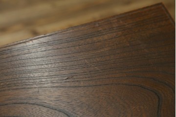 和製アンティーク　三方欅(ケヤキ)材　前面玉杢　黒柿材の縁がアクセントの茶箪笥　(R-078067)