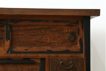 和製アンティーク　三方欅(ケヤキ)材　前面玉杢　黒柿材の縁がアクセントの茶箪笥　(R-078067)