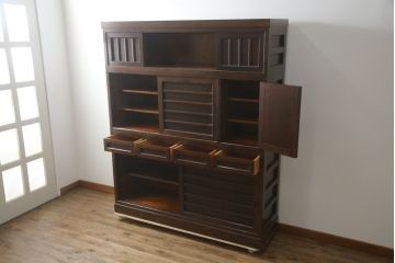 中古　美品　松本民芸家具　和モダンな雰囲気を醸し出す舞良型食器棚(キャビネット、水屋箪笥、収納棚、戸棚)(定価約133万円)(R-078077)