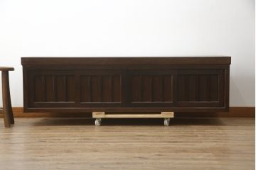 中古　美品　松本民芸家具　和モダンな雰囲気を醸し出す舞良型ローボード(テレビ台、テレビボード、リビングボード、収納棚、戸棚)(R-078078)