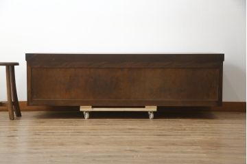 中古　美品　松本民芸家具　和モダンな雰囲気を醸し出す舞良型ローボード(テレビ台、テレビボード、リビングボード、収納棚、戸棚)(R-078078)