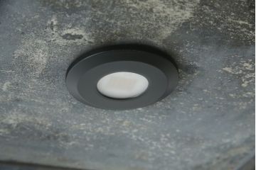 アメリカビンテージ　使い込まれた風合いが格好いい照明付き四面ガラスのメタルガラスケース(ショーケース、陳列棚、飾り棚、戸棚、キャビネット、キュリオケース、店舗什器、ヴィンテージ、ケビント)(R-078082)