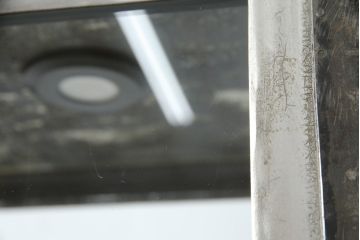 アメリカビンテージ　使い込まれた風合いが格好いい照明付き四面ガラスのメタルガラスケース(ショーケース、陳列棚、飾り棚、戸棚、キャビネット、キュリオケース、店舗什器、ヴィンテージ、ケビント)(R-078082)