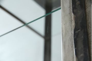 アメリカビンテージ　使い込まれた風合いが格好いい照明付き四面ガラスのメタルガラスケース(ショーケース、陳列棚、飾り棚、戸棚、キャビネット、キュリオケース、店舗什器、ヴィンテージ、ケビント)(R-078082)