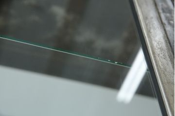 アメリカビンテージ　使い込まれた風合いが格好いい照明付き四面ガラスのメタルガラスケース(ショーケース、陳列棚、飾り棚、戸棚、キャビネット、キュリオケース、店舗什器、ヴィンテージ、ケビント)(R-078082)