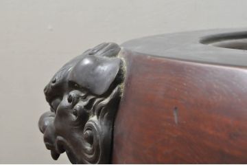 和製アンティーク　明治期　特大　漆塗り　総欅(ケヤキ)材　銅製の獅子取っ手が立派なくり抜き火鉢(木製火鉢)(R-078084)