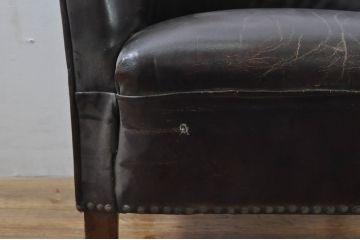 フランスアンティーク　本革　ミッドセンチュリーな雰囲気のお部屋作りにぴったりなレザーラウンジチェア(アームチェア、一人掛けソファ、サロンチェア、イージーチェア、椅子、イス)(R-078085)