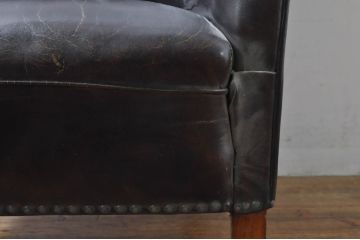 フランスアンティーク　本革　ミッドセンチュリーな雰囲気のお部屋作りにぴったりなレザーラウンジチェア(アームチェア、一人掛けソファ、サロンチェア、イージーチェア、椅子、イス)(R-078085)
