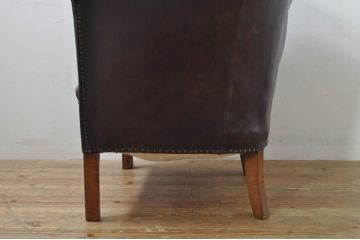 フランスアンティーク　本革　ミッドセンチュリーな雰囲気のお部屋作りにぴったりなレザーラウンジチェア(アームチェア、一人掛けソファ、サロンチェア、イージーチェア、椅子、イス)(R-078085)