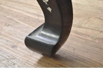アジアンビンテージ　韓国製　高級品!!　ガラス天板付き　螺鈿(ラデン)細工の龍と虎の図が目を惹く座卓(ローテーブル、センターテーブル、リビングテーブル、ヴィンテージ)(R-078087)