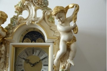 中古　美品!!　イタリア製　ブランド家具　分銅式　豪華な装飾が魅力のロココ調ホールクロック　定価約240万円相当　(R-078088)