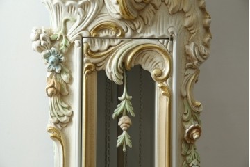 中古　美品!!　イタリア製　ブランド家具　分銅式　豪華な装飾が魅力のロココ調ホールクロック　定価約240万円相当　(R-078088)