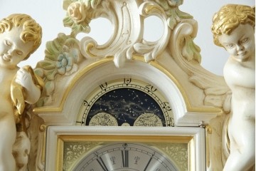 中古　美品!!　イタリア製　ブランド家具　分銅式　豪華な装飾が魅力のロココ調ホールクロック　定価約240万円相当　(R-078088)