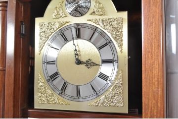 中古　美品　花梨(カリン)材　細やかな装飾が美しいホールクロック(時計台、振り子時計、分銅式、振り子付き)(R-078089)
