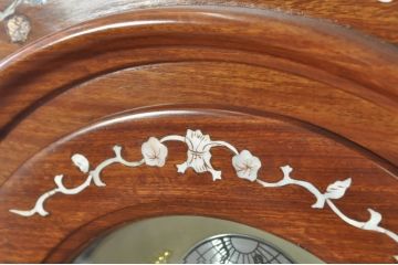 中古　美品　花梨(カリン)材　細やかな装飾が美しいホールクロック(時計台、振り子時計、分銅式、振り子付き)(R-078089)