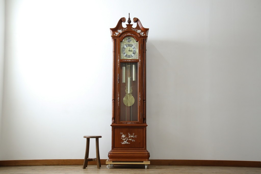 中古　美品　花梨(カリン)材　細やかな装飾が美しいホールクロック　(R-078089)