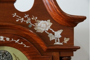 中古　美品　花梨(カリン)材　細やかな装飾が美しいホールクロック　(R-078089)