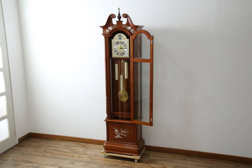 中古　美品　花梨(カリン)材　細やかな装飾が美しいホールクロック　(R-078089)