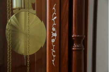 中古　美品　花梨(カリン)材　細やかな装飾が美しいホールクロック　(R-078089)