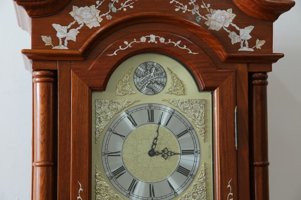中古　美品　花梨(カリン)材　細やかな装飾が美しいホールクロック　(R-078089)