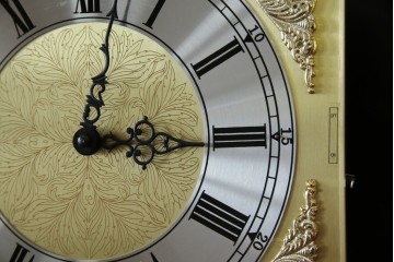 中古　美品　花梨(カリン)材　細やかな装飾が美しいホールクロック　(R-078089)