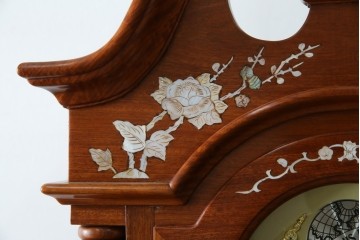 中古　美品　花梨(カリン)材　細やかな装飾が美しいホールクロック　(R-078089)