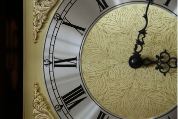 中古　美品　花梨(カリン)材　細やかな装飾が美しいホールクロック　(R-078089)