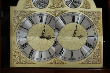 中古　美品　花梨(カリン)材　細やかな装飾が美しいホールクロック　(R-078089)