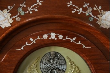 中古　美品　花梨(カリン)材　細やかな装飾が美しいホールクロック　(R-078089)