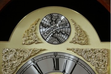 中古　美品　花梨(カリン)材　細やかな装飾が美しいホールクロック　(R-078089)