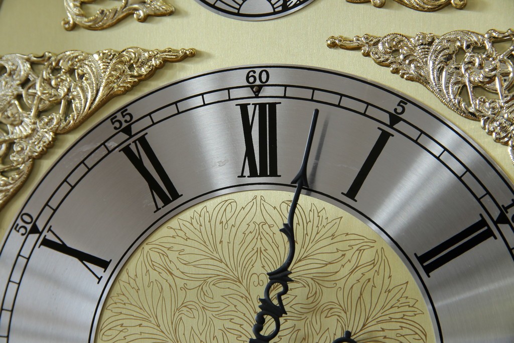 中古　美品　花梨(カリン)材　細やかな装飾が美しいホールクロック　(R-078089)