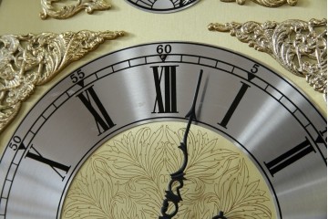 中古　美品　花梨(カリン)材　細やかな装飾が美しいホールクロック　(R-078089)