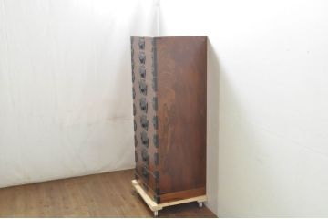 中古　岩谷堂箪笥　引き出しが9杯付き!　こだわりの意匠が目を引く収納力抜群の縦型チェスト(整理箪笥、引き出し、和たんす)(R-078090)