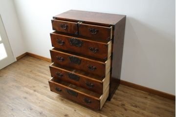 中古　岩谷堂箪笥　動きのある木目と存在感のある金具が魅力的な衣装箪笥(収納タンス、和箪笥、整理箪笥、引き出し)(R-078091)