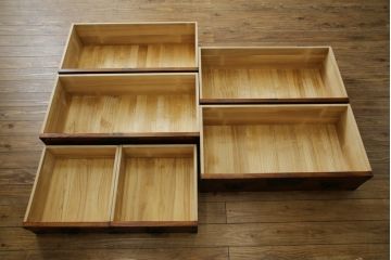 中古　岩谷堂箪笥　動きのある木目と存在感のある金具が魅力的な衣装箪笥(収納タンス、和箪笥、整理箪笥、引き出し)(R-078091)