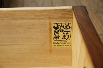中古　岩谷堂箪笥　動きのある木目と存在感のある金具が魅力的な衣装箪笥(収納タンス、和箪笥、整理箪笥、引き出し)(R-078091)