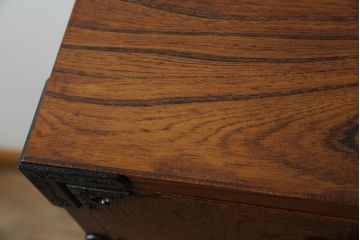 中古　岩谷堂箪笥　動きのある木目と存在感のある金具が魅力的な衣装箪笥(収納タンス、和箪笥、整理箪笥、引き出し)(R-078091)