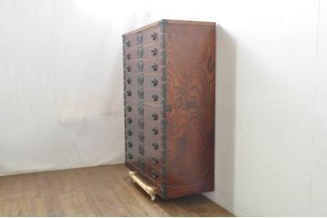 中古　美品　岩谷堂箪笥　欅(ケヤキ)材　引き出し10杯　荘厳な印象を与える整理箪笥(重宝箪笥、和たんす、着物箪笥、呉服箪笥、小袖箪笥、上下バラ売り可能)(定価約65万円)(R-078092)