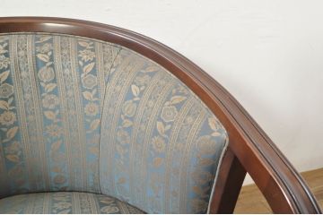 中古　maruni(マルニ木工)　KENT-COURT(ケントコート)　随所に施された上品な意匠が魅力的な1Pソファ(ラウンジチェア、アームチェア、1人掛け)(定価約22万円)(R-078093)