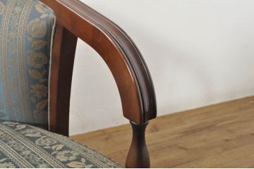 中古　maruni(マルニ木工)　KENT-COURT(ケントコート)　随所に施された上品な意匠が魅力的な1Pソファ(ラウンジチェア、アームチェア、1人掛け)(定価約22万円)(R-078093)