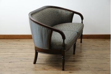 中古　maruni(マルニ木工)　KENT-COURT(ケントコート)　随所に施された上品な意匠が魅力的な二人掛けソファ(2P、2人掛け、ラブソファ、アームソファ)(R-078094)