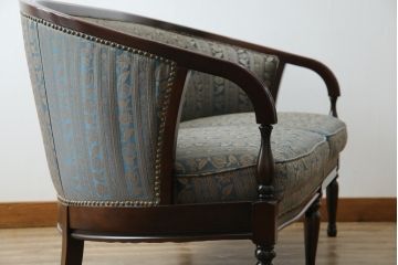 中古　maruni(マルニ木工)　KENT-COURT(ケントコート)　随所に施された上品な意匠が魅力的な二人掛けソファ(2P、2人掛け、ラブソファ、アームソファ)(R-078094)