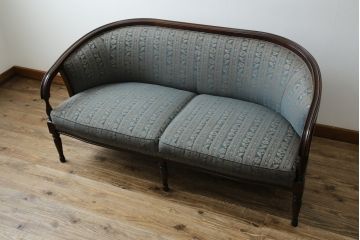 中古　maruni(マルニ木工)　KENT-COURT(ケントコート)　随所に施された上品な意匠が魅力的な二人掛けソファ(2P、2人掛け、ラブソファ、アームソファ)(R-078094)