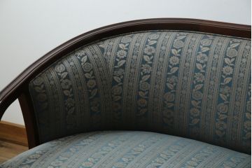 中古　maruni(マルニ木工)　KENT-COURT(ケントコート)　随所に施された上品な意匠が魅力的な二人掛けソファ(2P、2人掛け、ラブソファ、アームソファ)(R-078094)